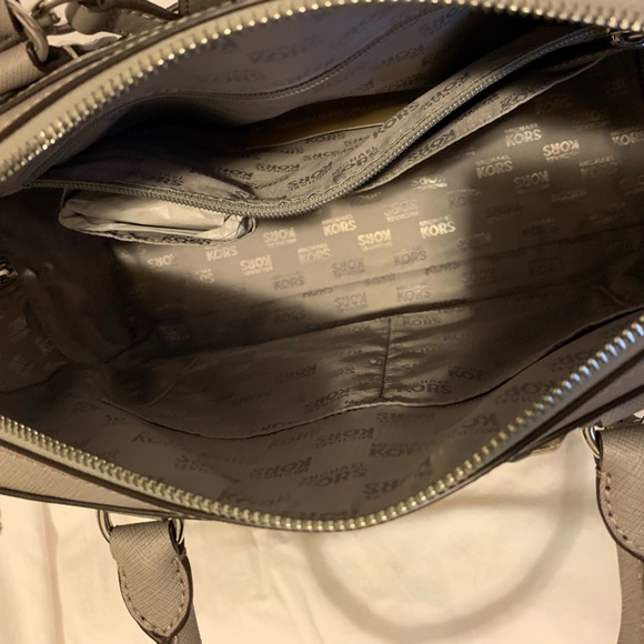 NWT, MK, Michael Kors, Large Saffiano Leather Studded Satchel/Cb, Pearl Grey!! - Picture 7 of 9